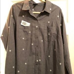Torrid Grey denim embroidered daisy top L